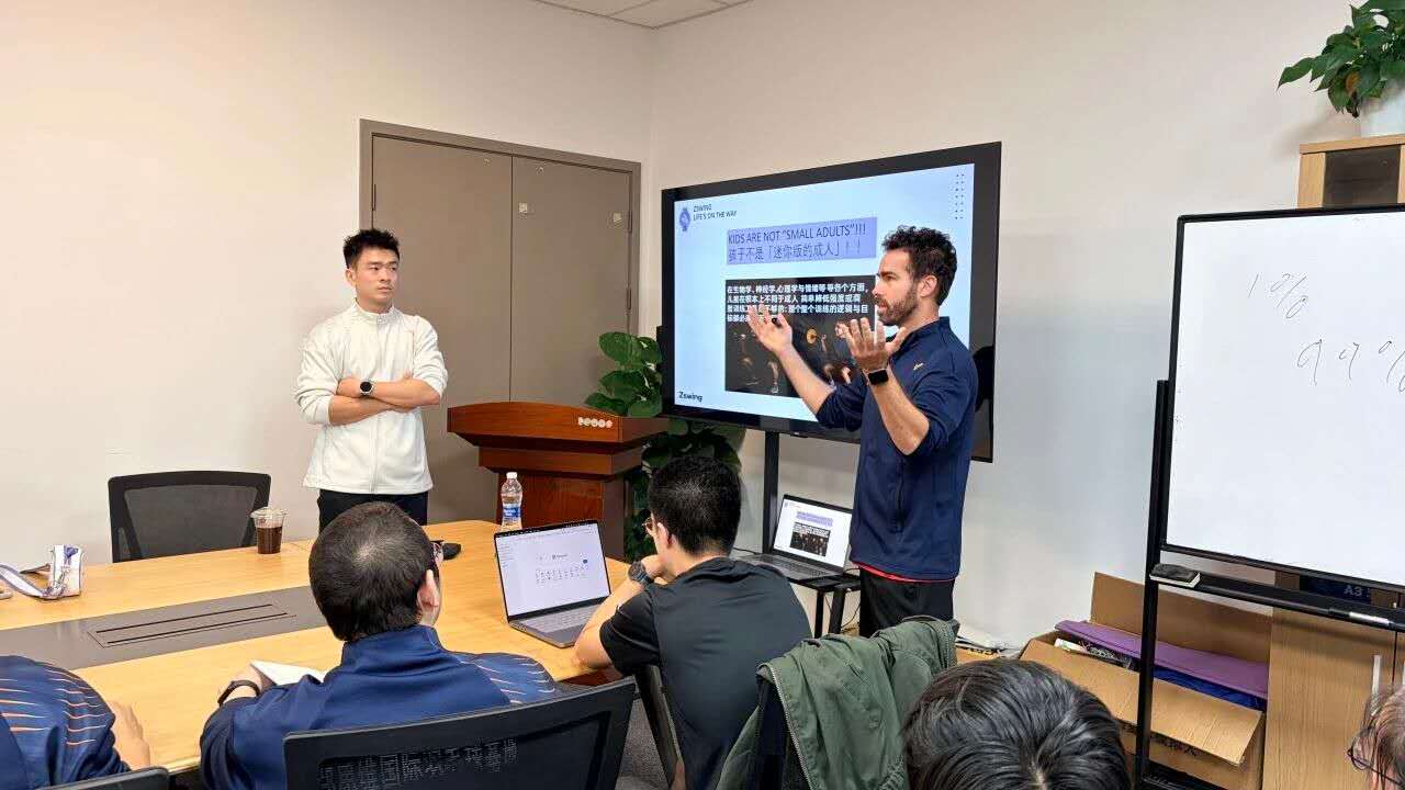 Cristian Luque presenting badminton performance concepts to a professional audience